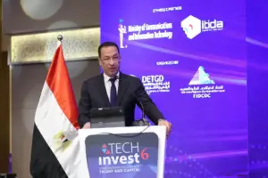 جامعة مصر للمعلوماتية تفوز بمنحة لتطوير منظومة المرور بالذكاء الاصطناعي .. صور