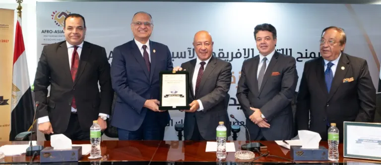 يحيى أبو الفتوح يتسلم جائزة AFASU الذهبية “رجل العام – القائد الملهم”( ألبوم صور)