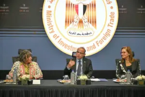 وزير الاستثمار يبحث مع مجلس سيدات الأعمال العرب تعزيز الاستثمارات وتمكين المرأة