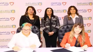 «ملابس بكرامة».. البنك الأهلي المصري ومؤسسة بنك الكساء يوقعان اتفاقية لدعم الأسر الأولى بالرعاية