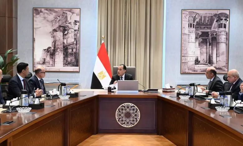 مدبولي يفتح ملفات الاستثمار والصناعة.. مكاشفة بالتحديات في منتدى مصر 2026