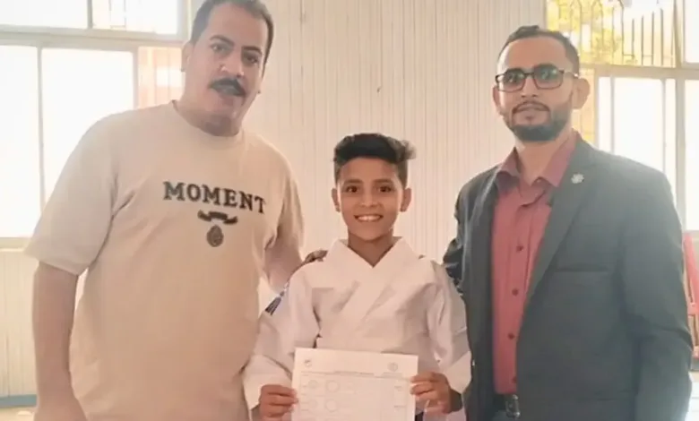 النشوقي الصغير.. بطل الشرقية في كاراتيه المدارس يتأهل لبطولة الجمهورية.. ومدرسة الحوض الطويل تحتفي به.. صور