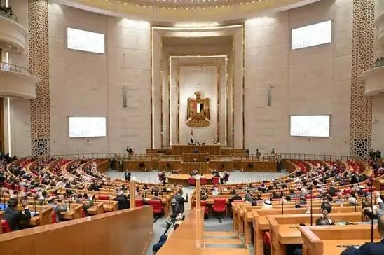 البرلمان المصري يفوض الرئيس السيسي بدعم السعودية عسكريًا بأغلبية الثلثين