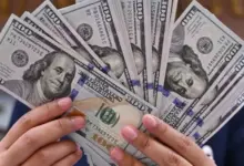 الدولار يتجاوز 53 جنيهًا بالبنوك اليوم الأربعاء 14-10-2026.. ويسجل 53.15 جنيه للبيع